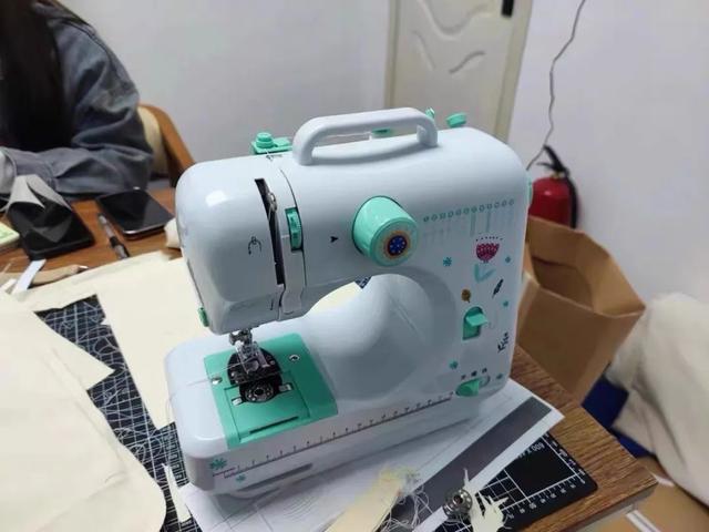 上班族賣縫紉機當副業(yè),一個幾十元,年銷3000個老外也下單