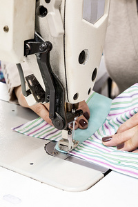 縫紉機的腳和服裝項目